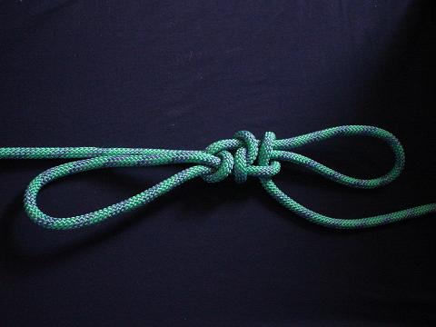 A knot tying video showing Man Harness from a Tom Fool's knot.